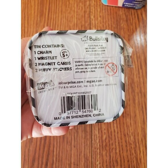 Trolls World Tour 2 and LOL Surprise (1) Tins Sealed Wristlet Charm Magnets NEW - Picture 3 of 5